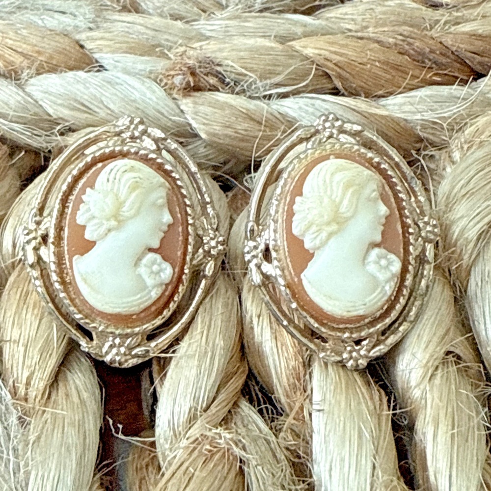 Vintage Cameo Earrings •‎ Screw-Back • Gold Tone Oval Frame with Floral Detail